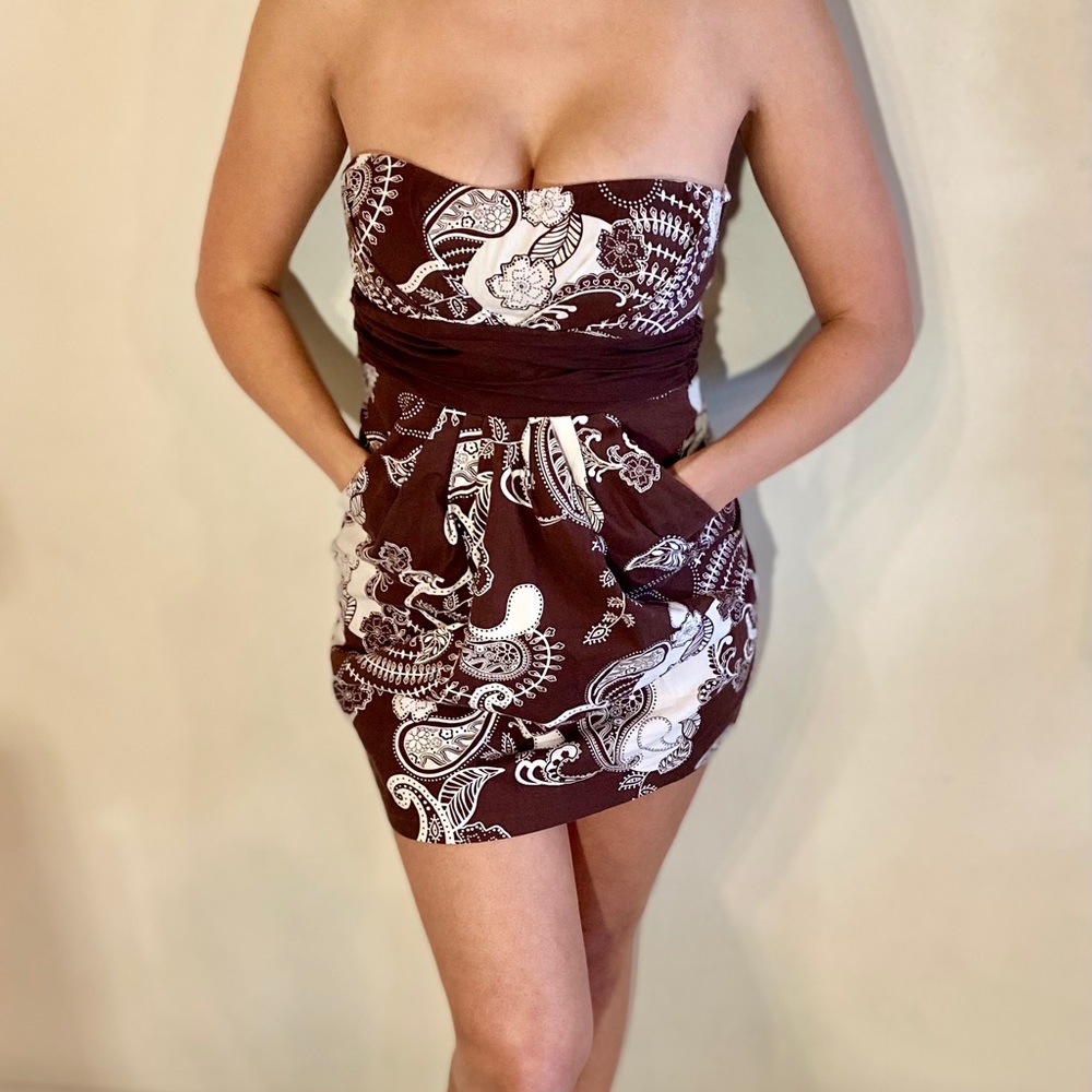 Strapless dress with pockets